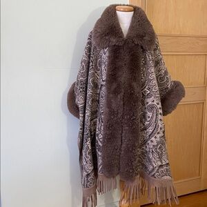 Elegant Brown Paisley Faux Fur Trim Women's Wrap Poncho with Sleeves, Size OS